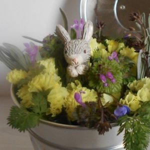 春の雑草で作ったアレンジメント